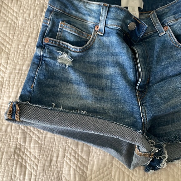 NWOT distressed jeans summer 2024 collection from H&M - Picture 4 of 4